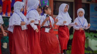 8 Cara Meningkatkan Kemampuan Berbicara Anak SD